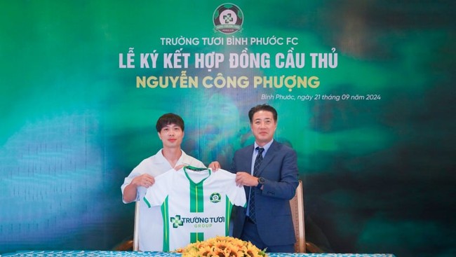 Tin nóng bóng đá Việt 23/9: Bùi Tiến Dũng đón tin vui từ vợ đẹp, Công Phượng gửi thông điệp tới đội bóng cũ - Ảnh 2.